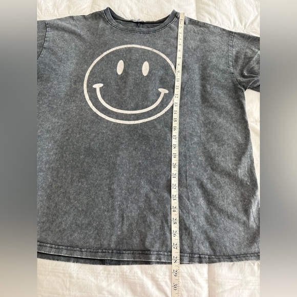 Be Happy smiley face t-shirt. Dark heathered gray with white face. Oversized L - Picture 4 of 7